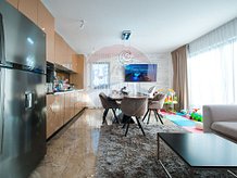 Penthouse de vânzare 3 camere în Floresti
