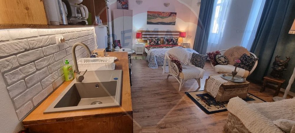 Casa / Vila cu 6 camere de vanzare in zona Gruia - imaginea 0 + 1