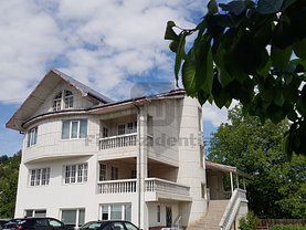 Casa de vânzare 9 camere, în Târgu Neamţ, zona Central
