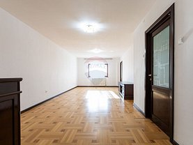 Apartament de vânzare 3 camere, în Bacau, zona Central