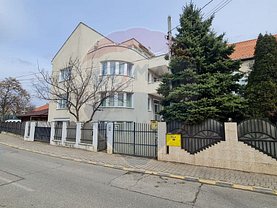 Casa de vânzare 9 camere, în Bacău, zona Gară