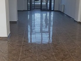 Închiriere spaţiu comercial