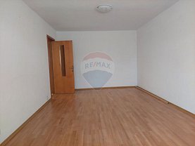 Apartament de vânzare 3 camere, în Bacău, zona Alecu Russo