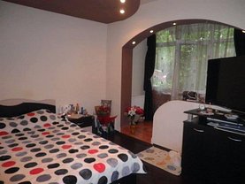 Apartament de vânzare 3 camere, în Bucureşti, zona Păcii