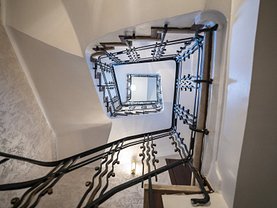 Casa de vânzare 13 camere, în Bucureşti, zona Primăverii