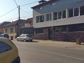 Închiriere spaţiu comercial
