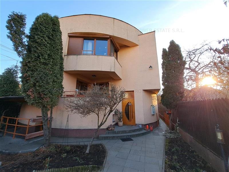 Casa individuala, 290 mp utili + 500 teren, situata in cartierul Andrei Muresanu