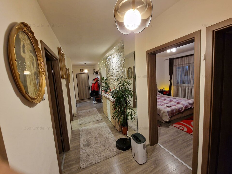 De vânzare: Apartament cu 5 camere – Zona UMT, Timișoara