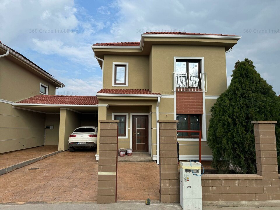 Casa cu garaj, lângă Carrefour, la asfalt - 5 camere, 3 băi