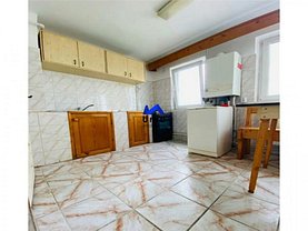 Apartament de vânzare 3 camere, în Târgovişte, zona Micro 8