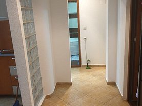Apartament de vânzare 3 camere, în Târgovişte, zona Micro 11