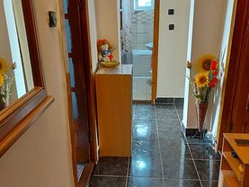 Apartament de închiriat 3 camere, în Targoviste, zona Micro 11