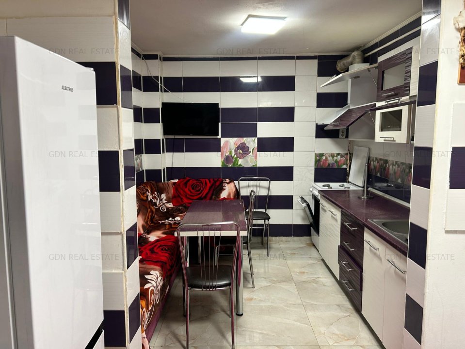 Casa de vanzare, curte comuna, zona excelenta- Unirii!