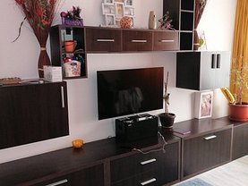 Apartament de vânzare 3 camere, în Braşov, zona Tractorul