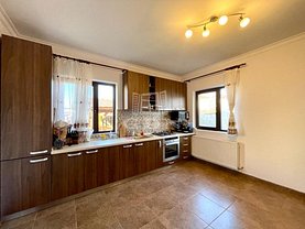 Casa de vânzare 4 camere, în Dumbrăviţa