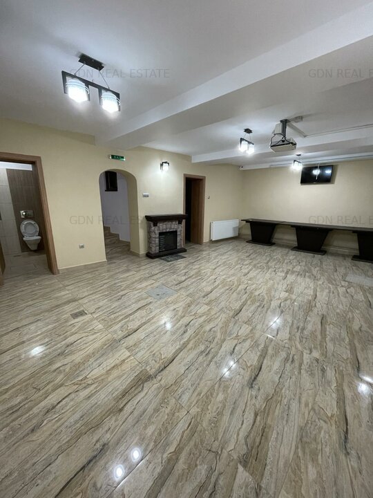 Vand casa compusa din x4 garsoniere amenajate pt regim hotelier 245 mp, central!