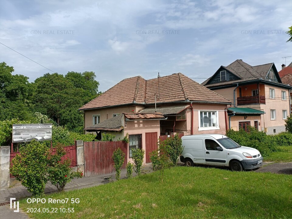 CASĂ DE VÂNZARE ÎN ZONA CENTRALĂ