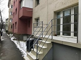 Închiriere spaţiu comercial