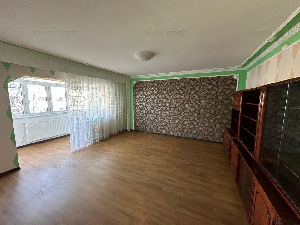 Apartament 3 camere de vanzare