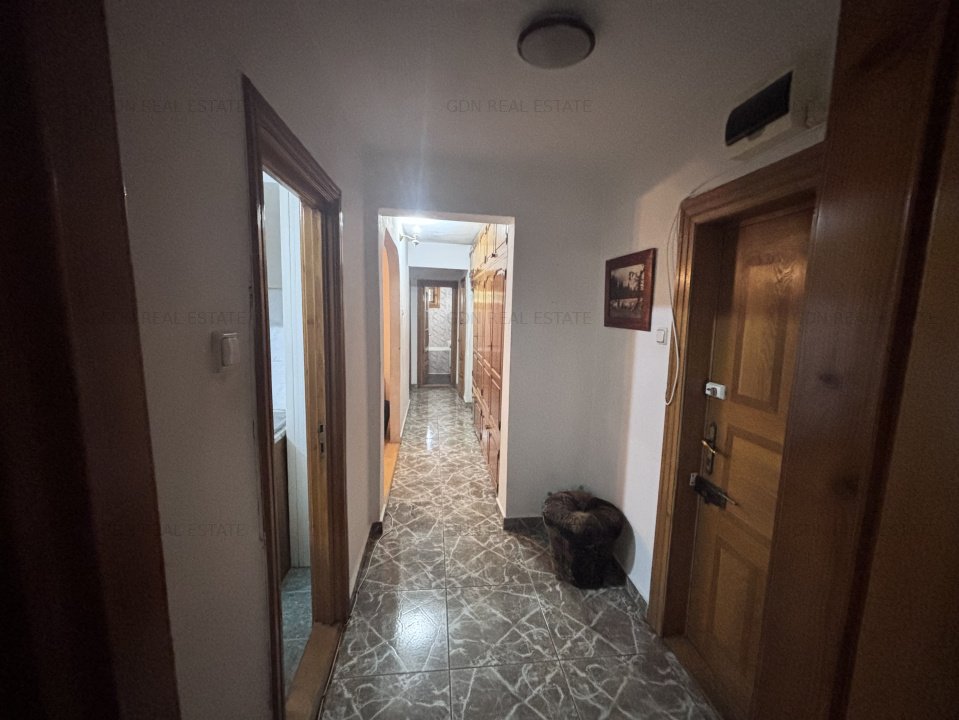 Apartament 3 camere de vanzare
