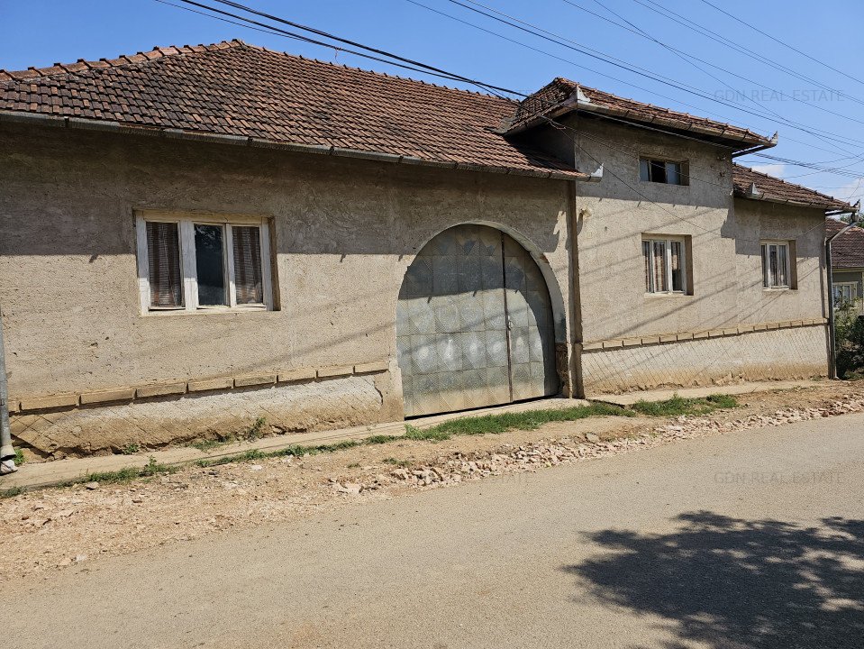 Casa la tara +teren intravilan cu suprafata 10.143 mp, Izbuc -Carpinet