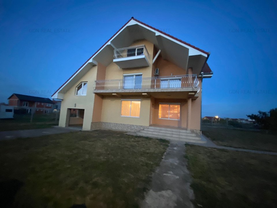 Casa cu 7 camere, 3 bai, supraf.utila 220mp, teren600mp, Sanmartin