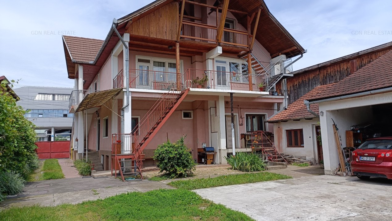 Casa de vanzare - complex imobiliar