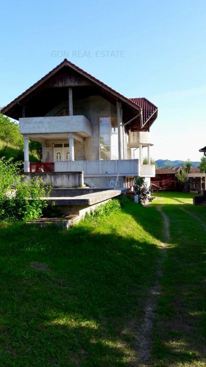 Casa cu piscina in Buciumi