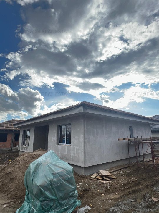 Casa 4 camere Miron Costin si 5 ari de teren