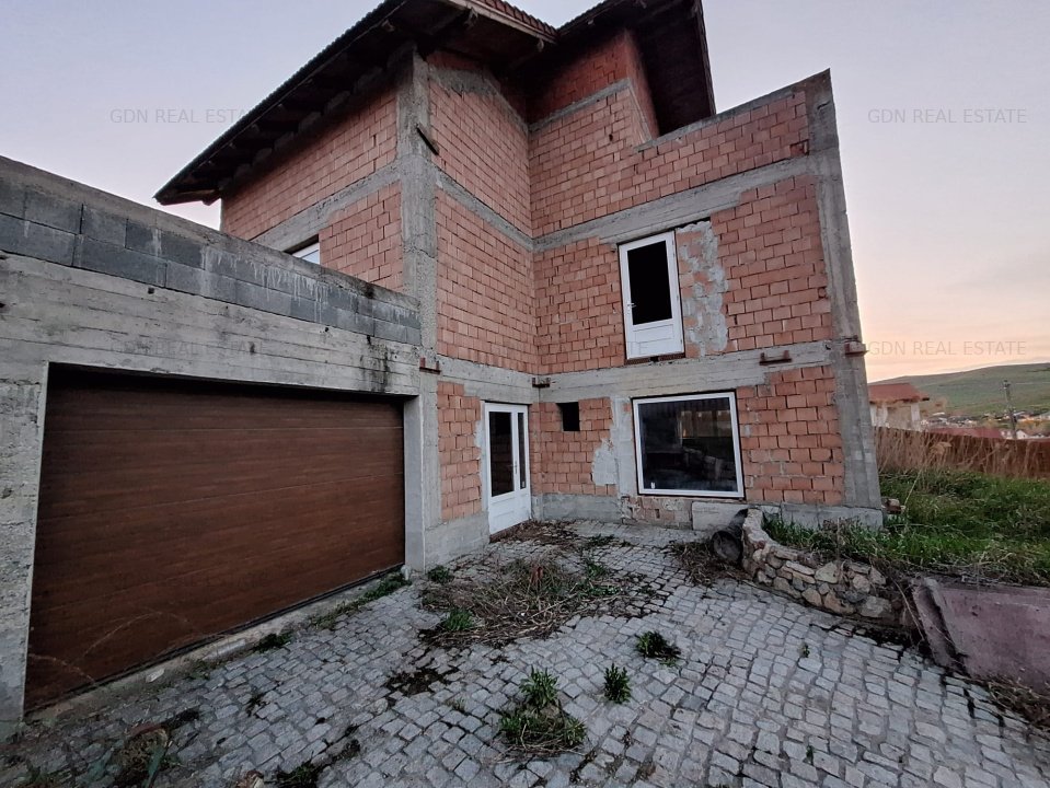 Ocazie! Casa de 200 mp., la rosu, curte de 1000 mp., 175000 Eur, Campenesti