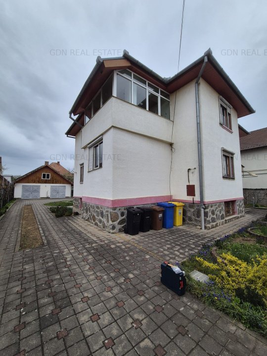 Casa 6 camere suprafata utila 320mp, teren 994mp spre vanzre in Sub Arini