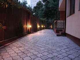 Casa de închiriat 7 camere, în Bucureşti, zona Iancului
