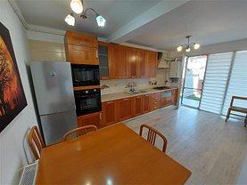 Casa de vânzare 4 camere, în Floreşti, zona Central