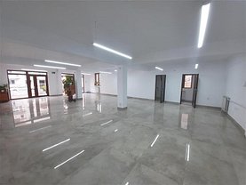 Închiriere spaţiu comercial