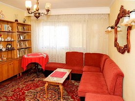 Apartament de vânzare 4 camere, în Curtea de Arges