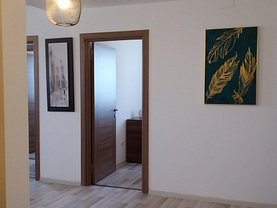 Apartament de vânzare 4 camere, în Bucureşti, zona Fundeni