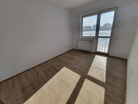 Apartament de vânzare 3 camere, în Bucureşti, zona Colentina