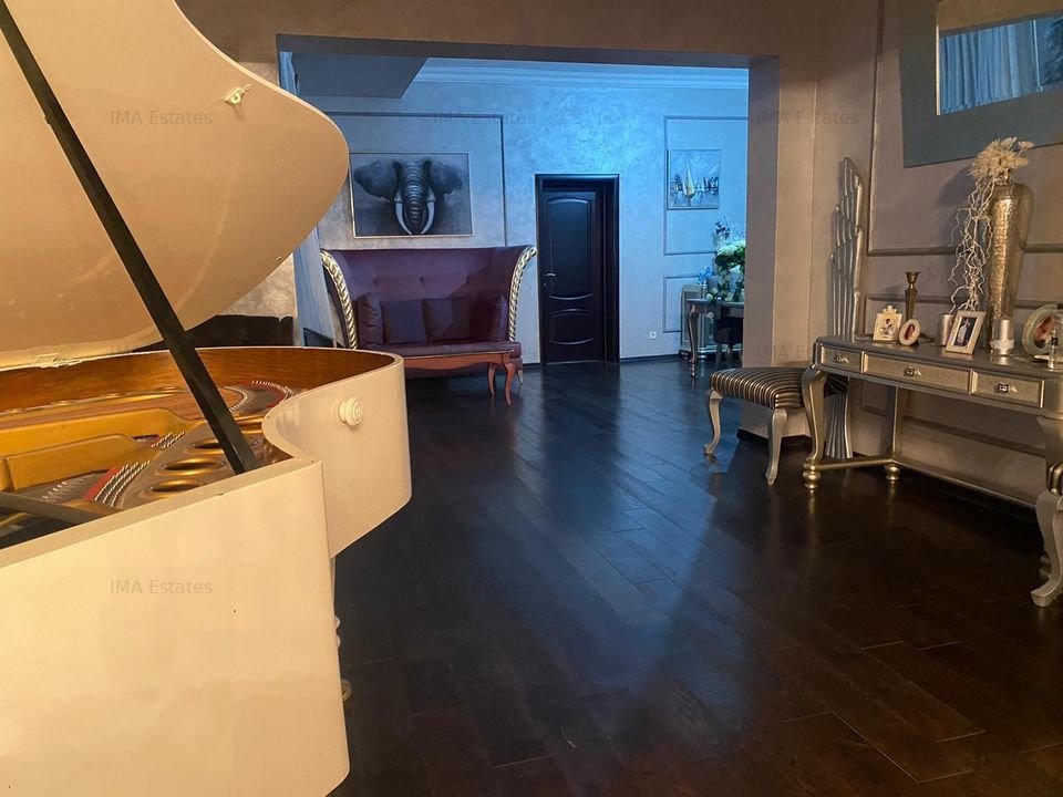 DUPLEX in vila consolidata in zona Capitale