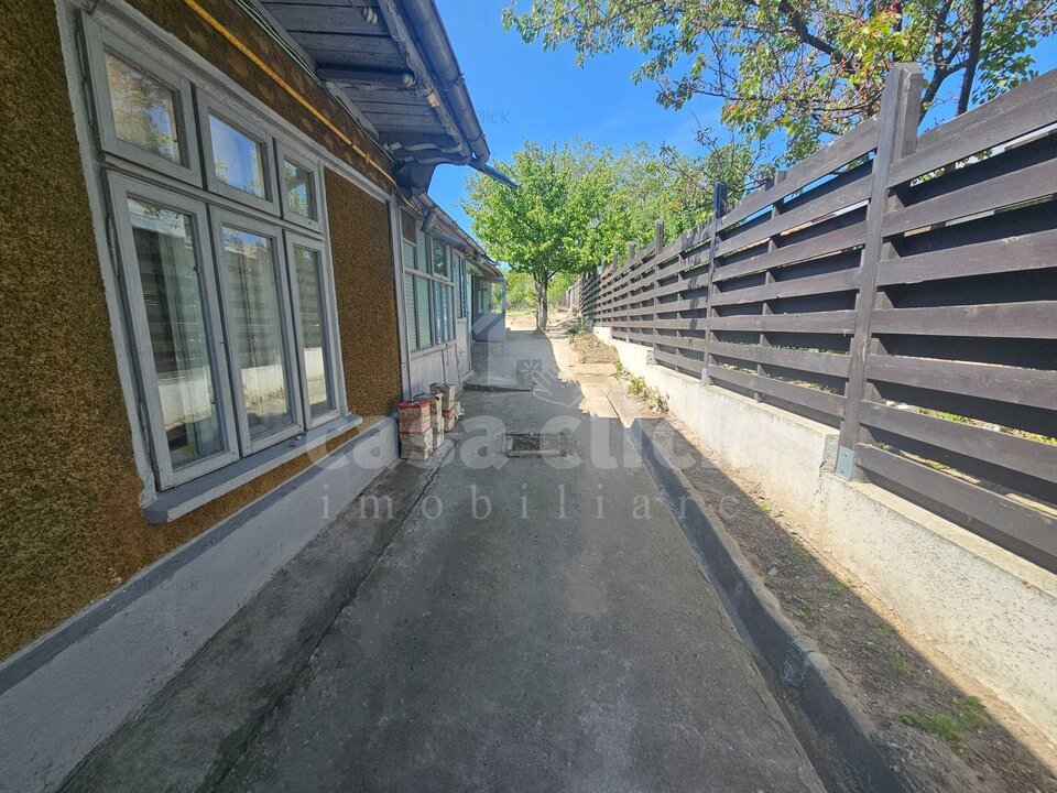 De Vanzare casă 164 mp (necesită renovare) + teren 458 mp – Str. Războieni