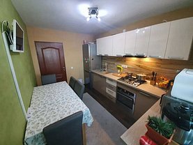 Apartament de vânzare 3 camere, în Mocira, zona Vasile Alecsandri