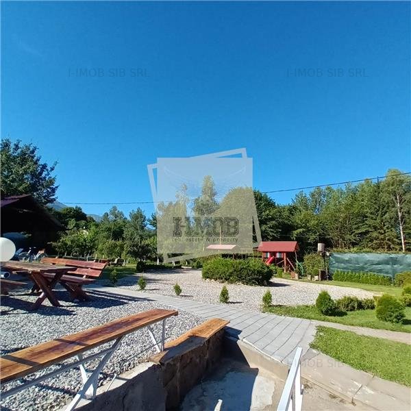 Casa de vacanta cu 7 camere piscina si 2300 mp teren Valea Avrigului