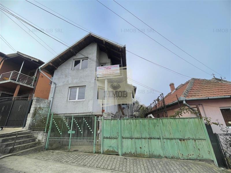 Casa individuala cu 6 camere si 3 bai si 1413 mp teren in Blaj