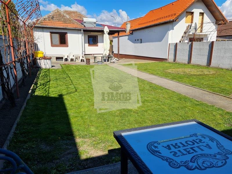 Casa individuala cu 3 camere 2 bai si 554 mp teren in Selimbar