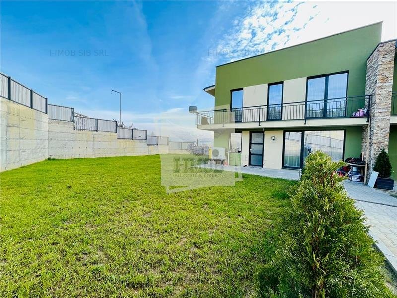 Casa noua 4 camere 3 bai 2 terase 2 parcari si curte in zona industriala
