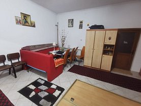 Casa de vânzare 10 camere, în Budeşti, zona Nord-Est
