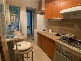 Apartament de vânzare 4 camere, în Bucureşti, zona Dacia