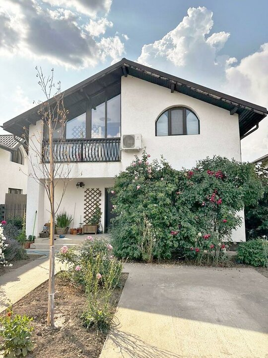 Vila individuala cu 3 dormitoare si living in apropiere de lac