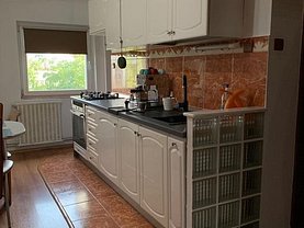 Apartament de vânzare 3 camere, în Bucureşti, zona Titan