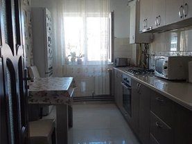 Apartament de vânzare 3 camere, în Bucureşti, zona Titan