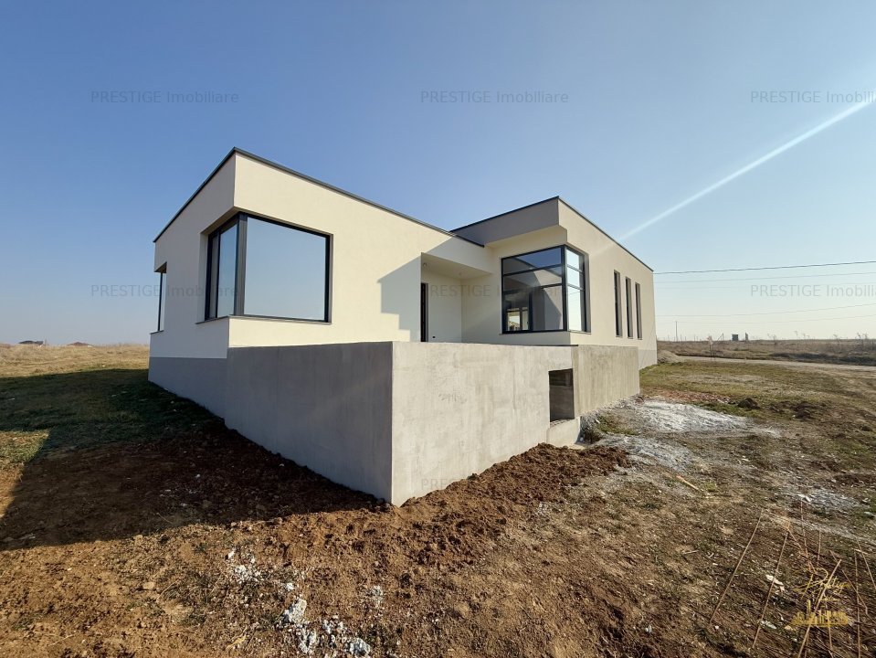 Casa cu 4 camere si piscina - stil mediteranean - de vanzare in Cihei